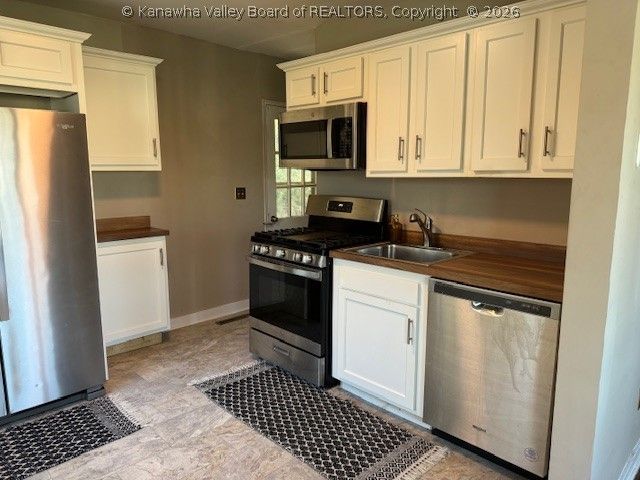 1417 CALLIE Road, Charleston, WV 25314