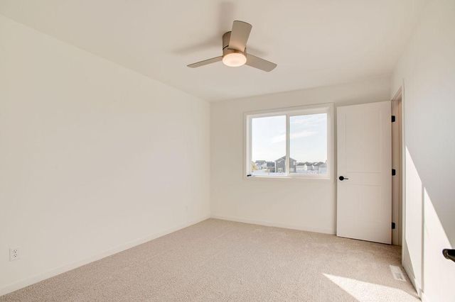2534 Golden Lane S, Fargo, ND 58104