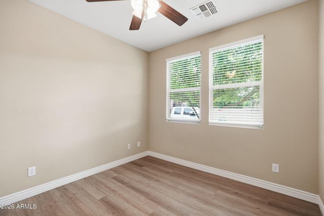 2124 E KINGS Avenue, Phoenix, AZ 85022