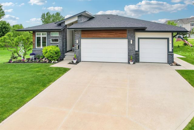 1600 NE Silkwood Court, Grimes, IA 50111