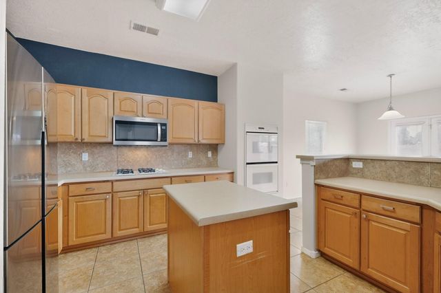 3701 Candelarias Lane NW, Albuquerque, NM 87107