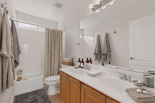 3701 Candelarias Lane NW, Albuquerque, NM 87107