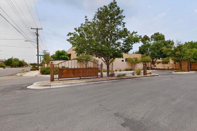 3701 Candelarias Lane NW, Albuquerque, NM 87107