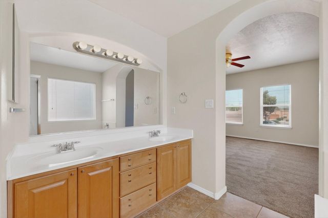 3701 Candelarias Lane NW, Albuquerque, NM 87107
