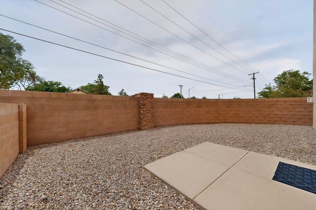 3701 Candelarias Lane NW, Albuquerque, NM 87107