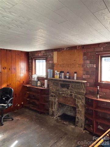 39 Rocky Ridge Road, Asheville, NC 28806