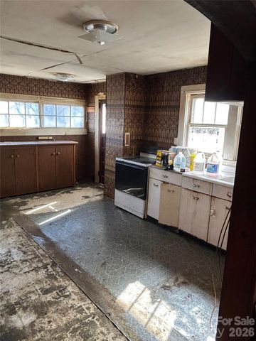 39 Rocky Ridge Road, Asheville, NC 28806