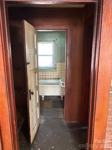 39 Rocky Ridge Road, Asheville, NC 28806