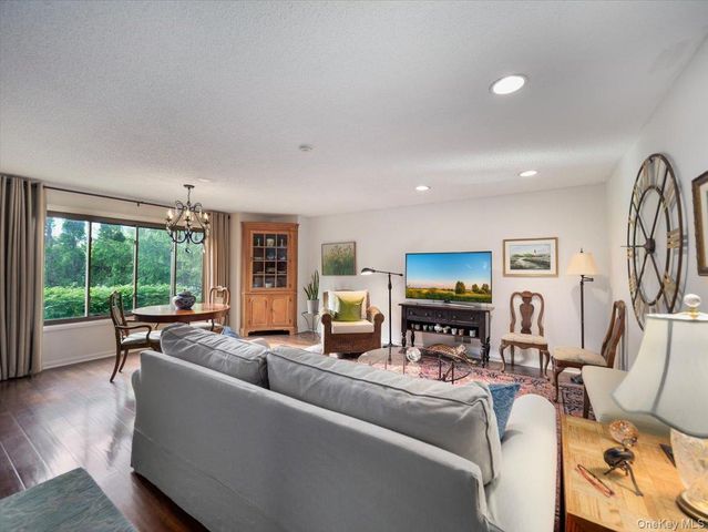 5 Isabel Court, Nanuet, NY 10954