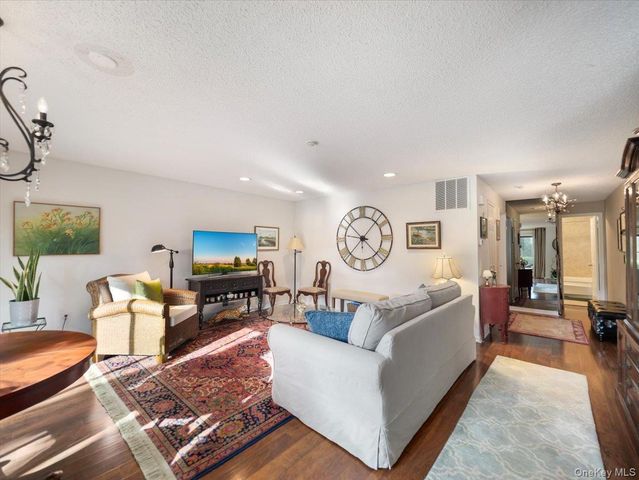 5 Isabel Court, Nanuet, NY 10954