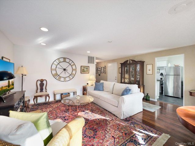 5 Isabel Court, Nanuet, NY 10954