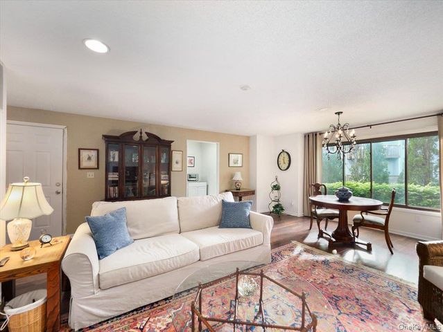 5 Isabel Court, Nanuet, NY 10954