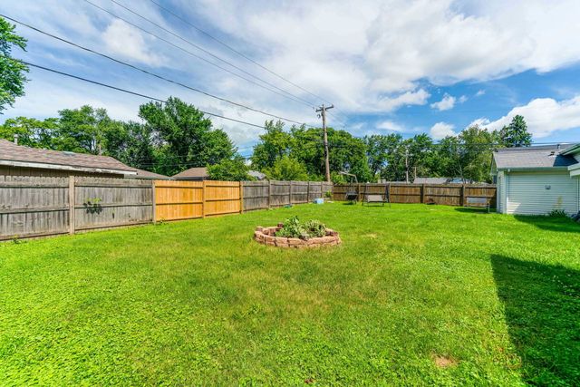 423 Lily Lane, Lakemoor, IL 60051
