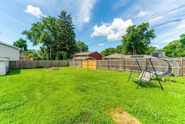 423 Lily Lane, Lakemoor, IL 60051