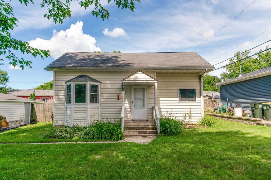 423 Lily Lane, Lakemoor, IL 60051