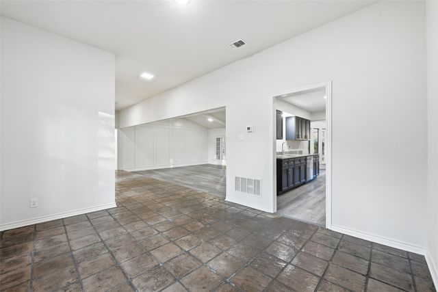 618 Green Hills Court, Duncanville, TX 75137