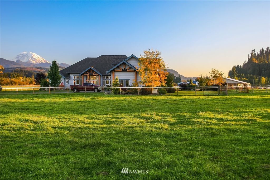 Image 1 of property listing at 41010 278th Way SE, Enumclaw, WA 98022