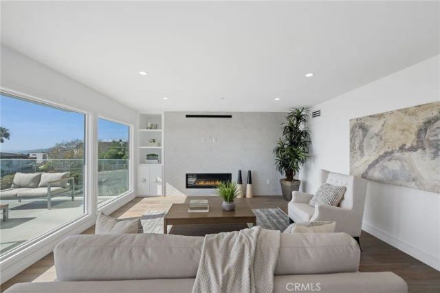 723 Balboa Avenue, Laguna Beach, CA 92651