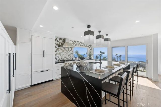 723 Balboa Avenue, Laguna Beach, CA 92651