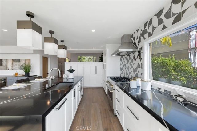 723 Balboa Avenue, Laguna Beach, CA 92651