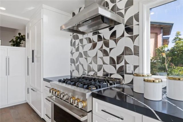 723 Balboa Avenue, Laguna Beach, CA 92651