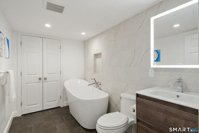 761 New Norwalk Road, New Canaan, CT 06840