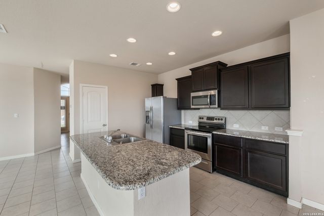 2185 Keystone Dr, New Braunfels, TX 78130