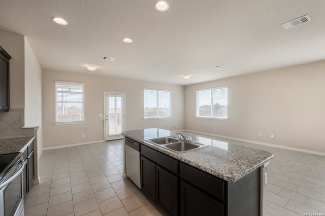 2185 Keystone Dr, New Braunfels, TX 78130