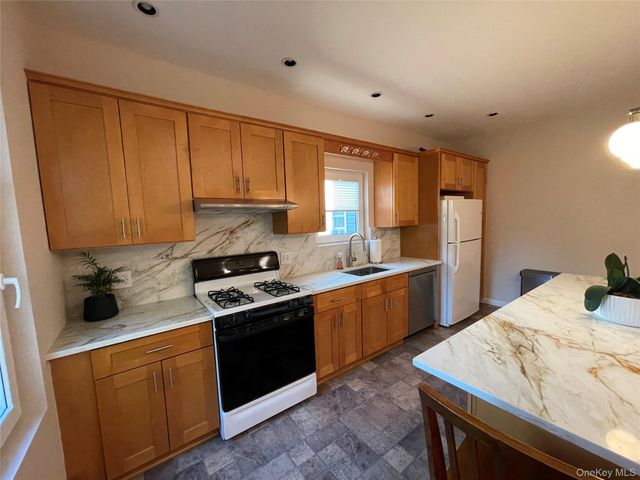6622 53rd Avenue 2, Maspeth, NY 11378