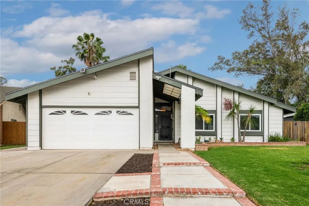 5925 Grinnell Drive, Jurupa Valley, CA 92509
