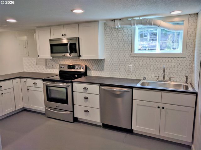 6313 Se 92ND Ave, Portland, OR 97266