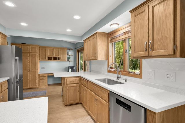 17870 Jaguar Circle, Lakeville, MN 55044