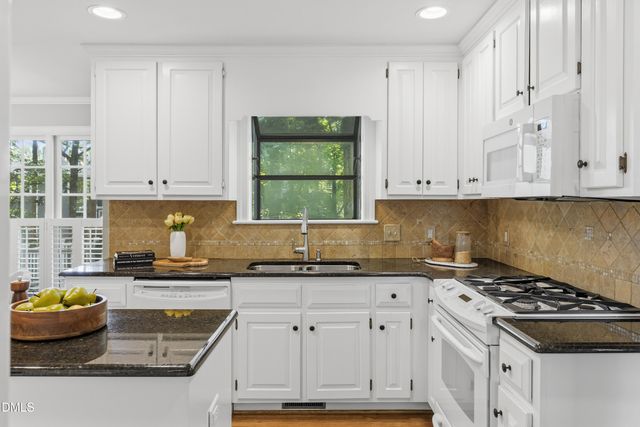 102 Medallion Circle, Cary, NC 27513