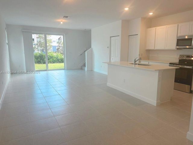 393 SE Crossoak Ln, Port St. Lucie, FL 34984