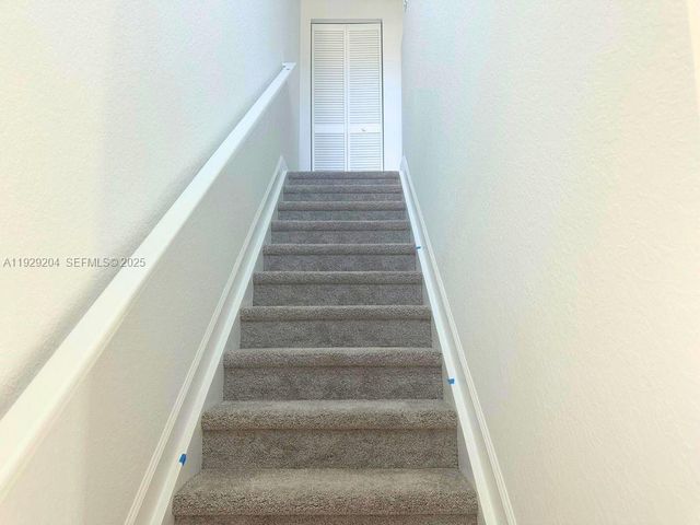 393 SE Crossoak Ln, Port St. Lucie, FL 34984