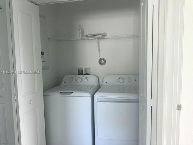 393 SE Crossoak Ln, Port St. Lucie, FL 34984