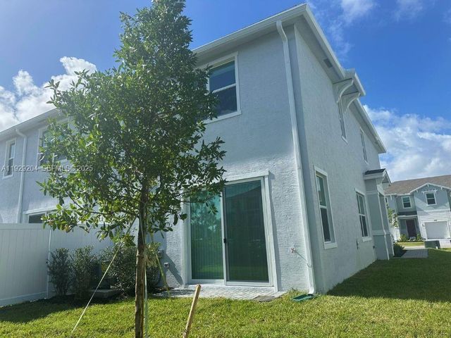 393 SE Crossoak Ln, Port St. Lucie, FL 34984