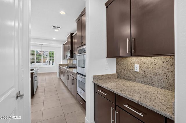 1872 W SWAN Drive, Chandler, AZ 85286