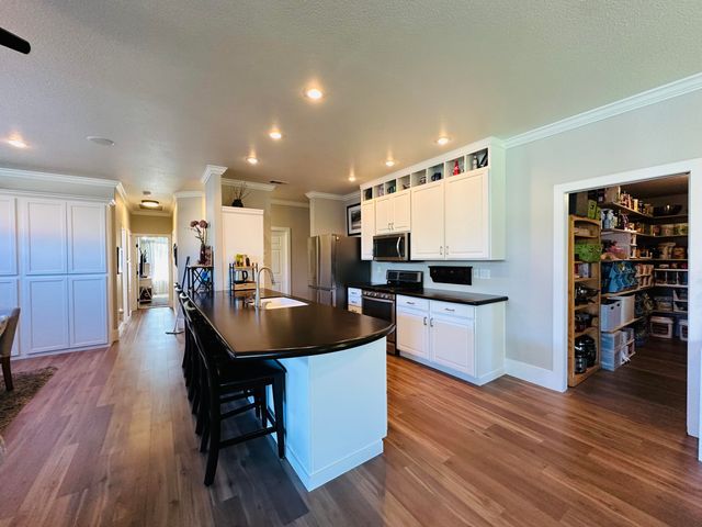 746 W Willow, Hanford, CA 93230