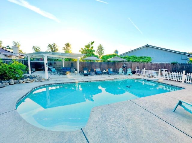 746 W Willow, Hanford, CA 93230