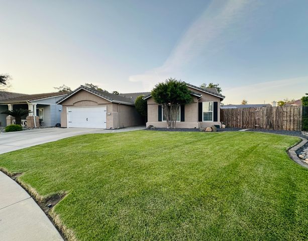 746 W Willow, Hanford, CA 93230