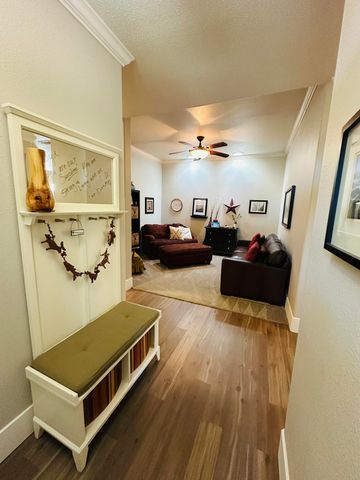 746 W Willow, Hanford, CA 93230