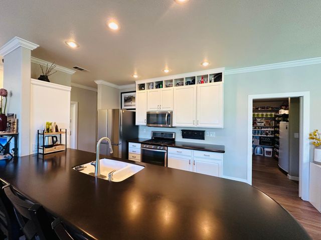 746 W Willow, Hanford, CA 93230