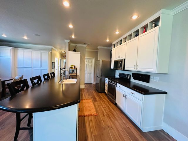 746 W Willow, Hanford, CA 93230