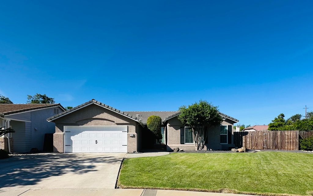 746 W Willow, Hanford, CA 93230