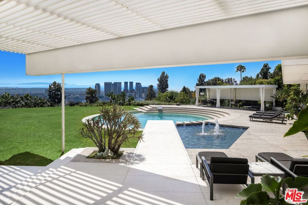 Image 1 of property listing at 1012 Wallace Rdg, Beverly Hills, CA 90210