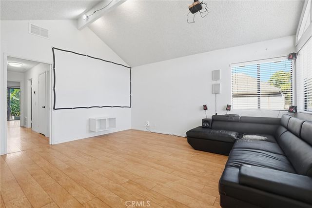 933 S Downey 20, Anaheim, CA 92804