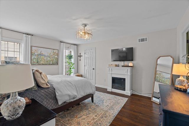 1674 BRIERBROOK RD, Germantown, TN 38138