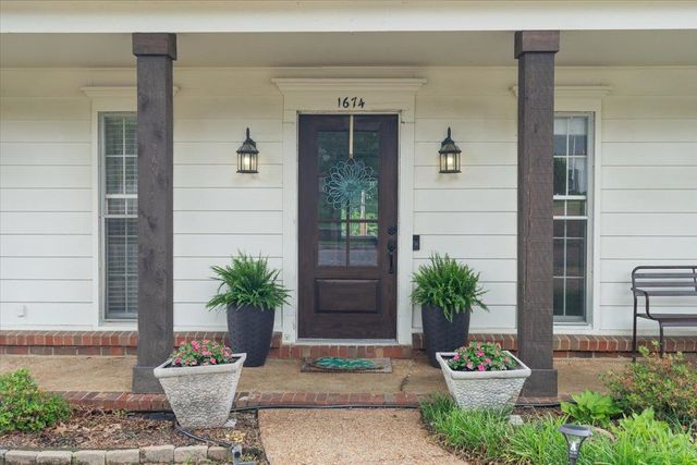 1674 BRIERBROOK RD, Germantown, TN 38138