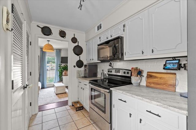 1674 BRIERBROOK RD, Germantown, TN 38138